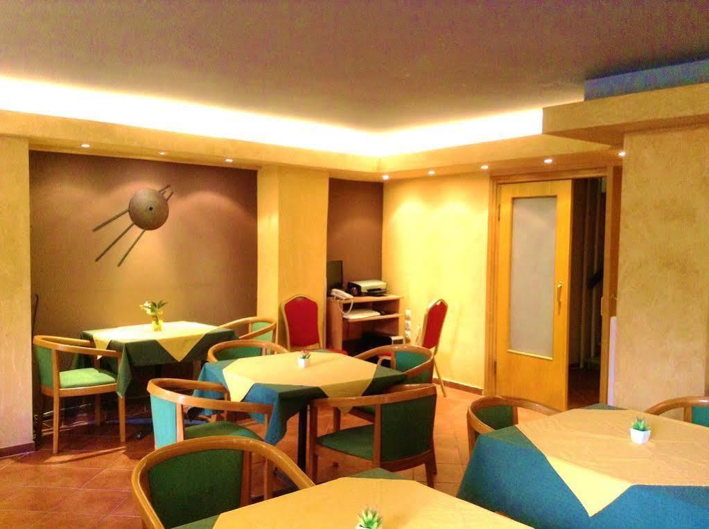 Hotel Platon Athena Bagian luar foto