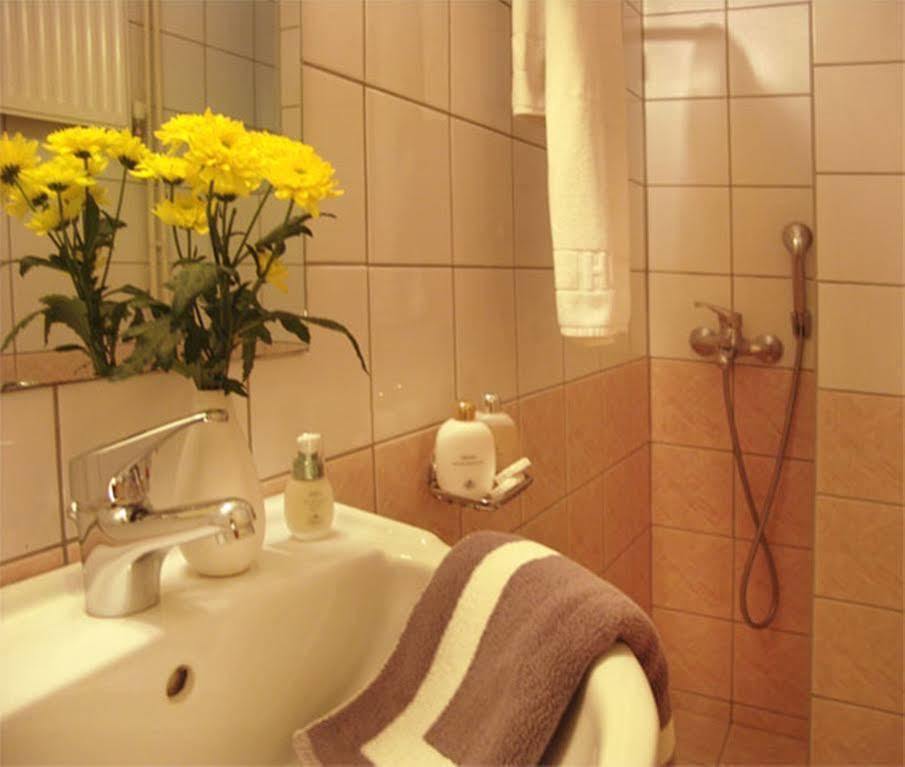 Hotel Platon Athena Bagian luar foto